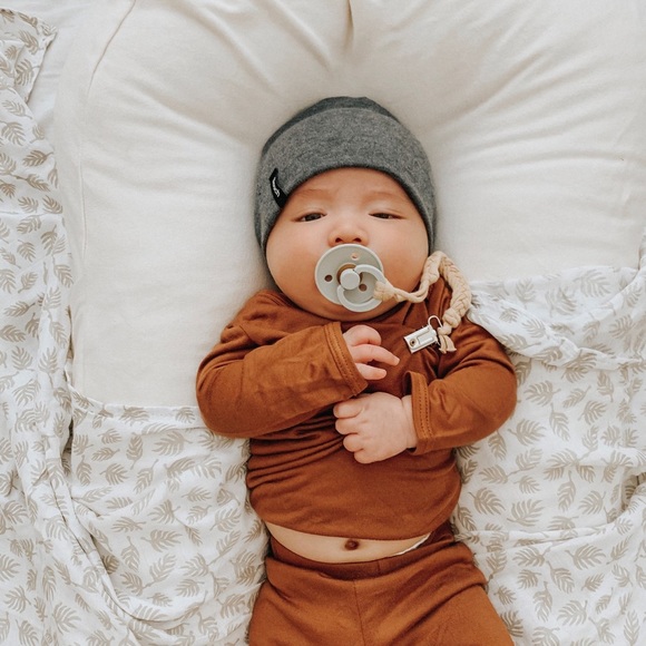 Gray slouch beanie baby size 0-6 month hat - Picture 2 of 3